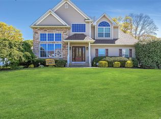 9 Dandelion Ct, Lake Grove, NY 11755