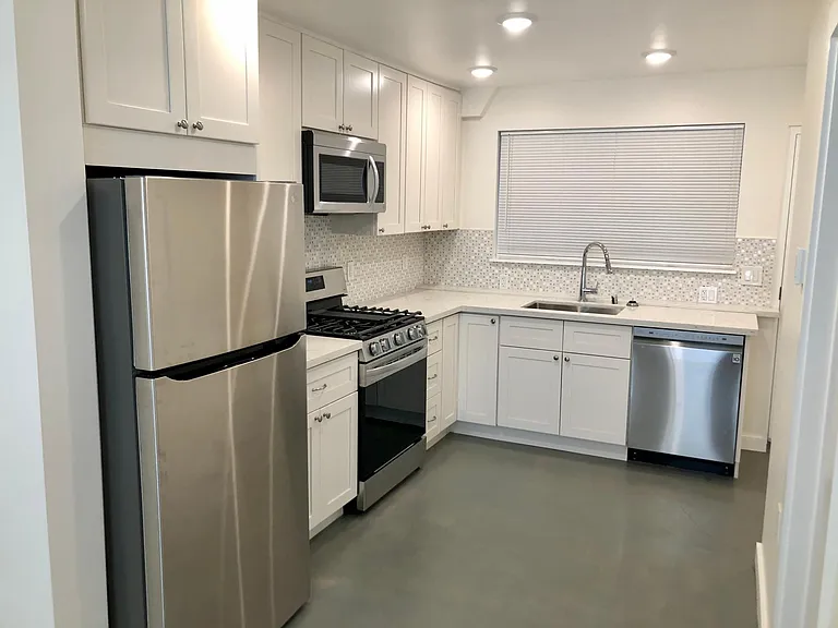 710 Central Ave #B — Photo 3