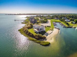 7 Nautilus Ct, Hampton Bays, NY 11946
