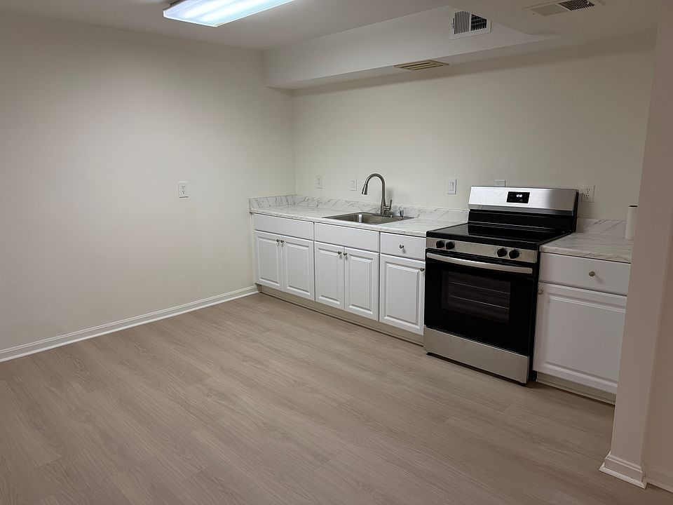 1st image of 6 Van Dyck Ct