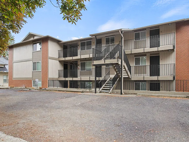Campus View Apartments near EWU! — Photo 6