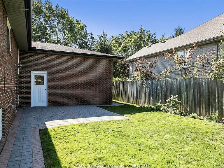 950 Kennedy Dr W — Photo 20