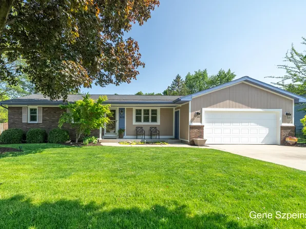 1630 Forest Hill Ave SE, Kentwood, MI 49546