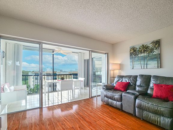 3rd image of 3930 Inverrary Boulevard #703-d