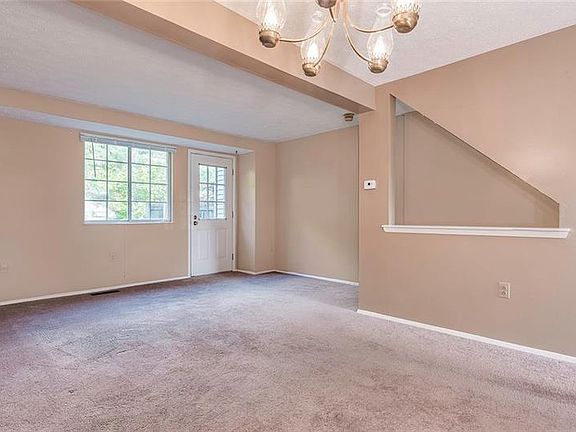 3rd image of 920 Lynwood Ct