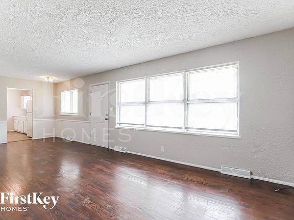 3rd image of 8812 Manchester Ave