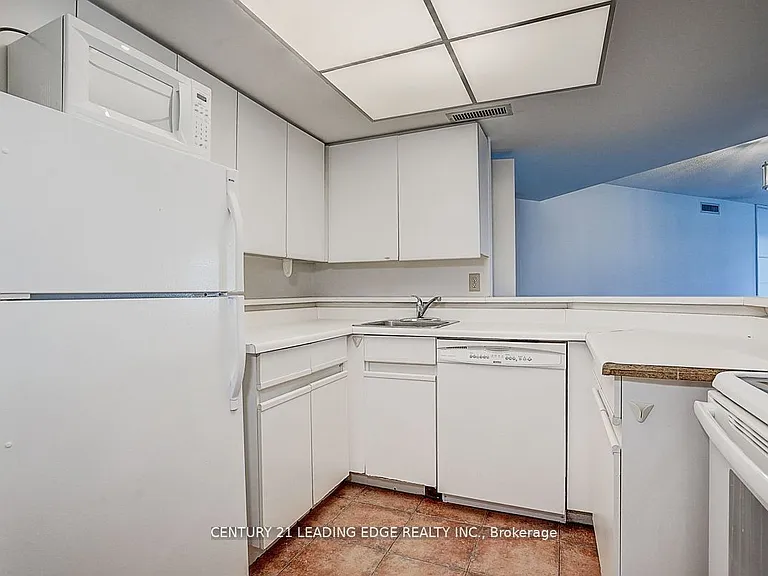 1001 Bay St #514 — Photo 19