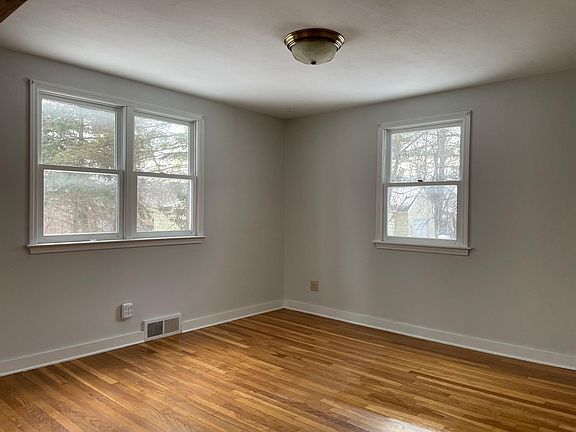 5th image of 100 Stanley Dr