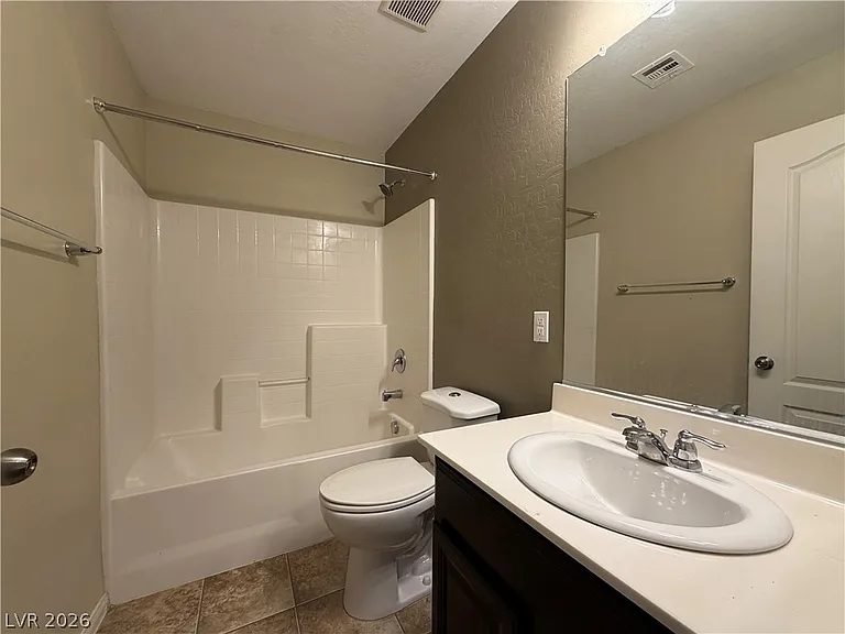 8323 Rygate Ave — Photo 20