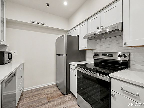 5th image of 25 Grand Street #158