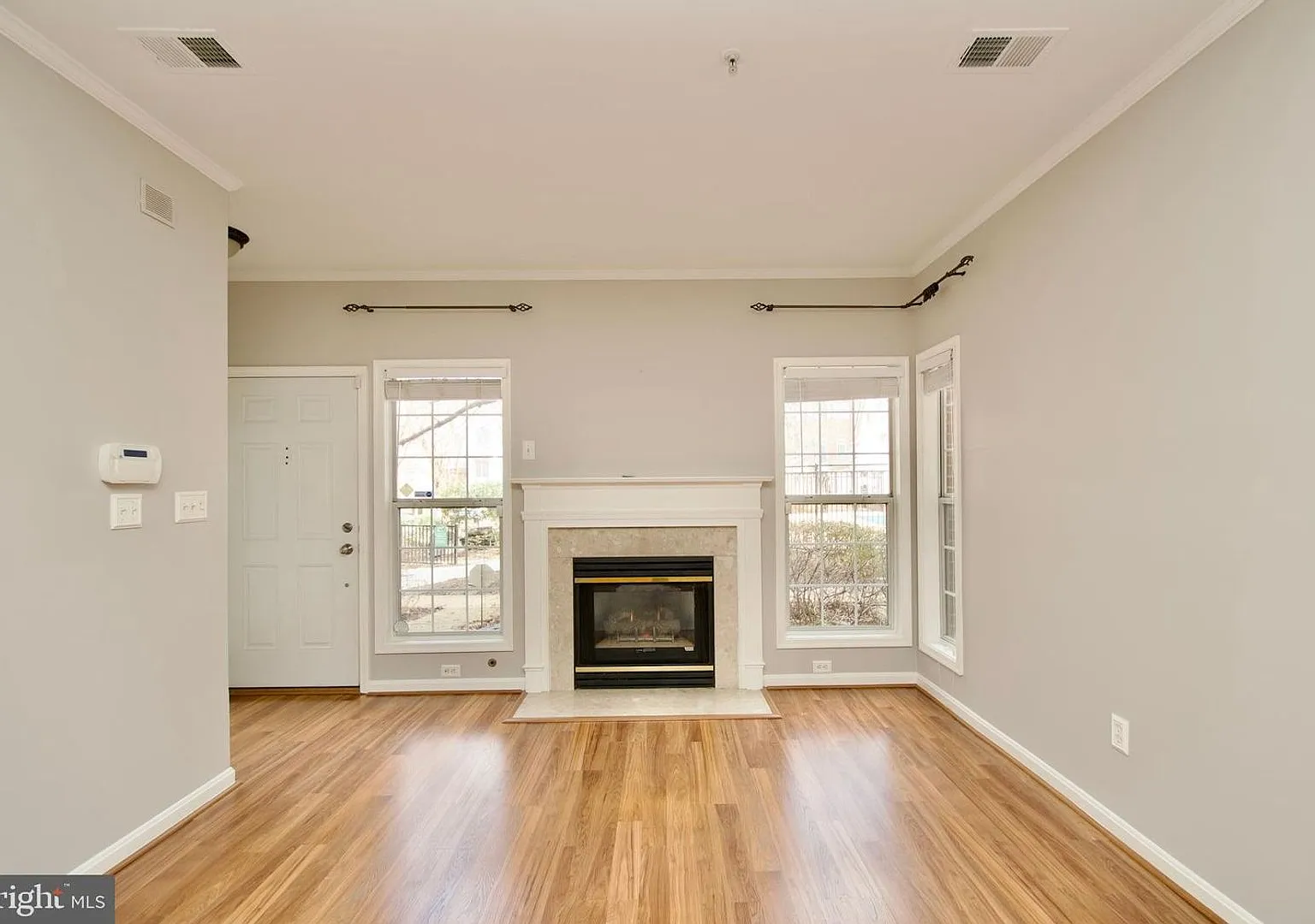 Charming & Pet-Friendly 1BR/1BA Condo in Alexandria's Stonegate — Photo 4