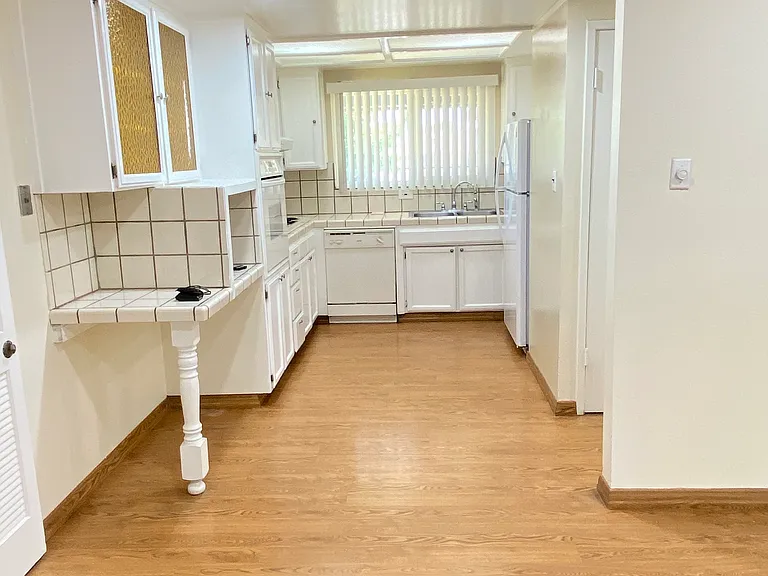 662 Catalina Dr — Photo 33