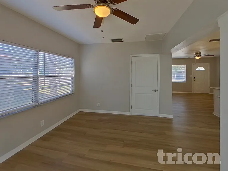 2413 Park St N — Photo 13