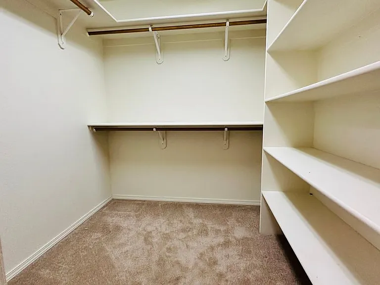 844 Woodhaven Dr — Photo 17
