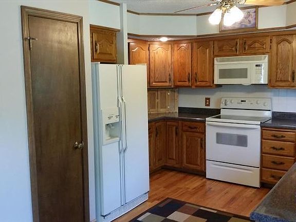 5th image of 3660 NE Oakwood Dr