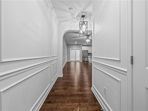 3rd image of 5038 Longview Walk