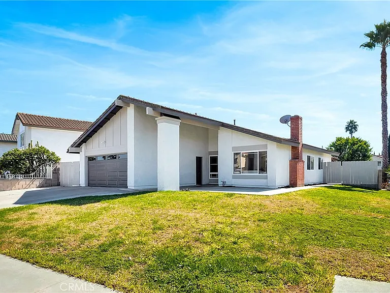 3482 Almond St — Photo 2