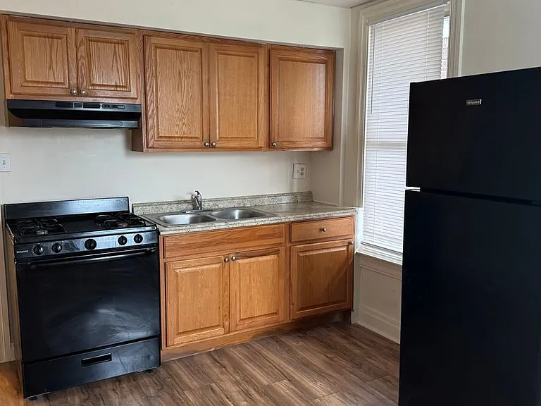 1559 W King St — Photo 22