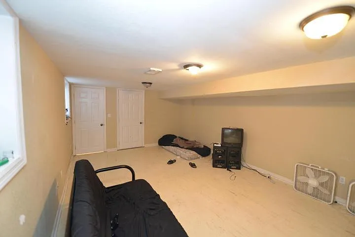 452 Clinton St — Photo 12