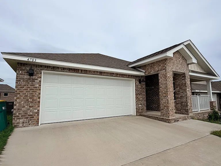4703 Airmen Dr — Photo 2
