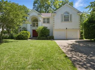 2548 Eagles Lake Rd, Virginia Beach, VA 23456