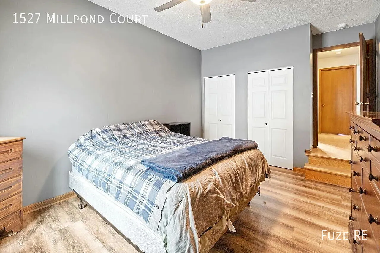 Charming 2-Bedroom Condo Retreat in Chaska! — Photo 2