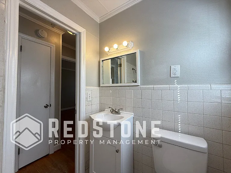 2120 Young St — Photo 10