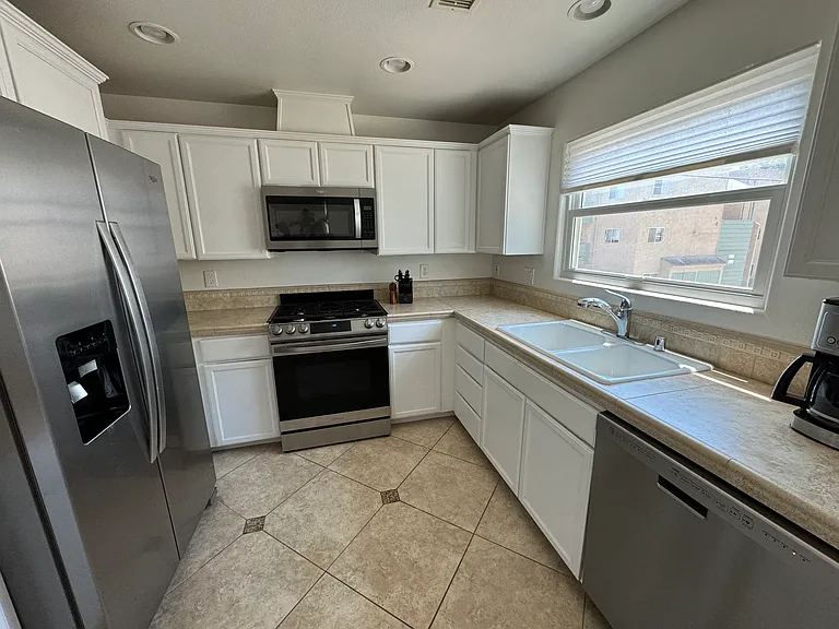 2919 E St #1 — Photo 3