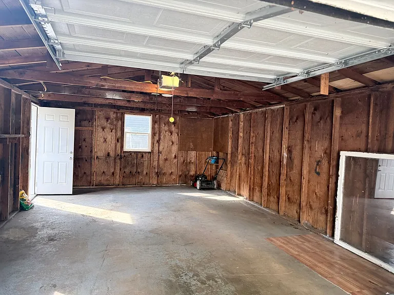 1827 Culbertson Ave — Photo 16