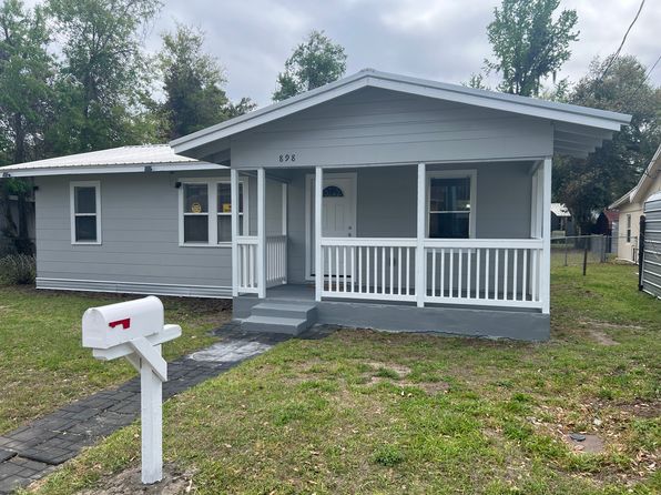 898 SE Saint Johns St