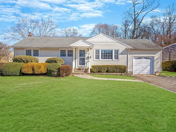 18 Oak Avenue, Huntington Station, NY 11746