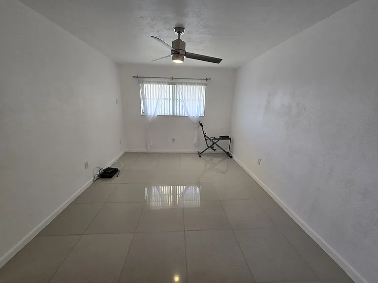 2800 NE 203rd St #24 — Photo 37