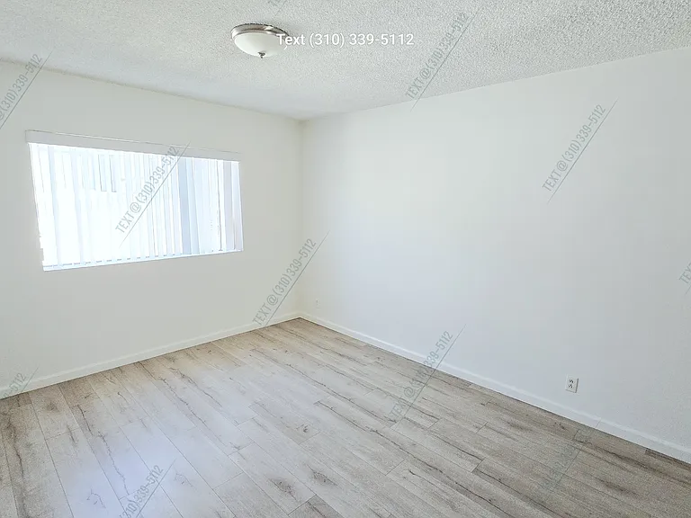 1501 Beloit Ave #10 — Photo 16