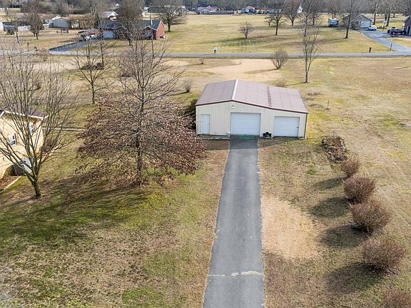 4th image of 332 Joe Hope Dr