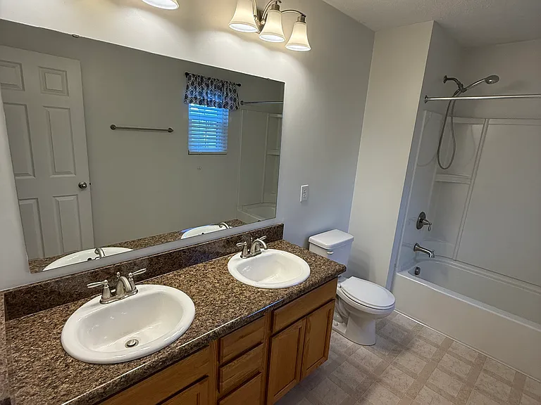 2413 Shadow Bend Dr — Photo 19
