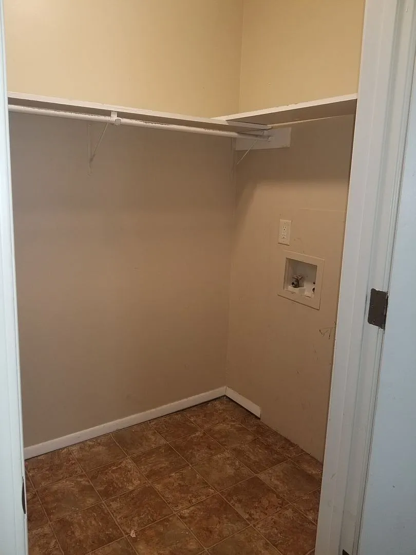 Autumn Ridge Lee St E-817 — Photo 4