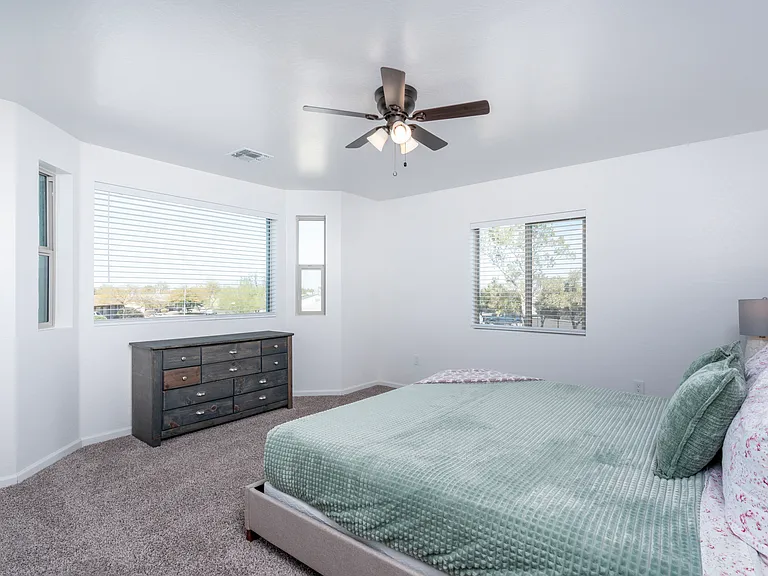 1642 N Cameron St — Photo 10