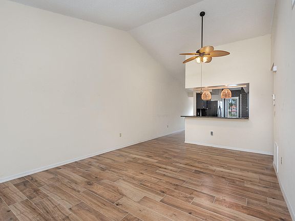 5th image of 975 Country Club Dr #125