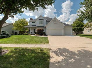 2406 Clarkson Ln, Bloomington, IL