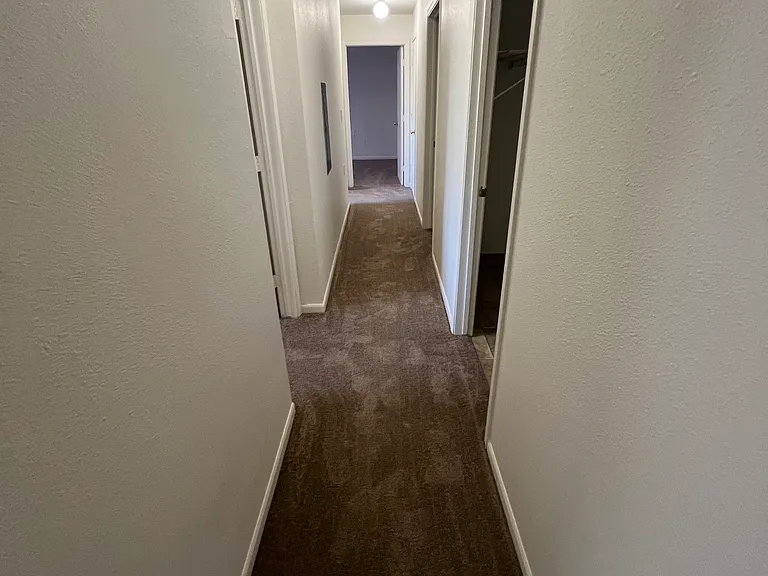 Rosewood Park Apartments — Photo 9