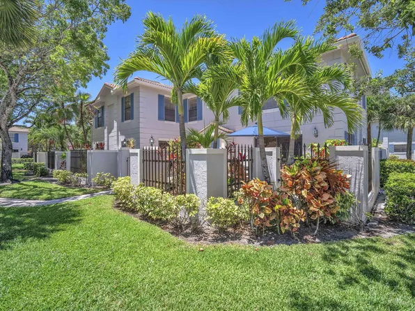 390 Prestwick Circle #1, Palm Beach Gardens, FL 33418