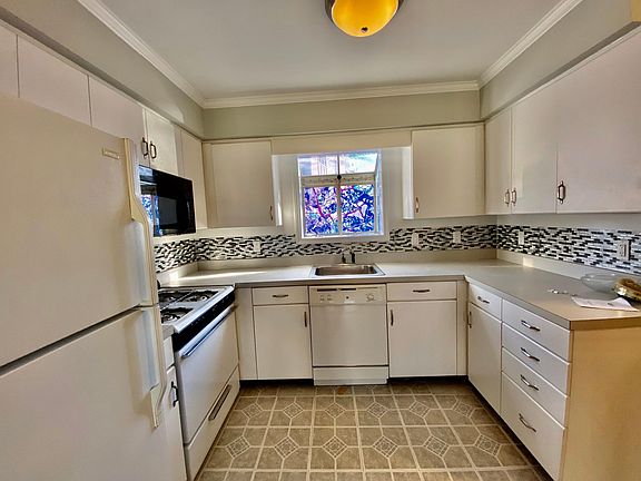 4th image of 16 Chestnut St #9