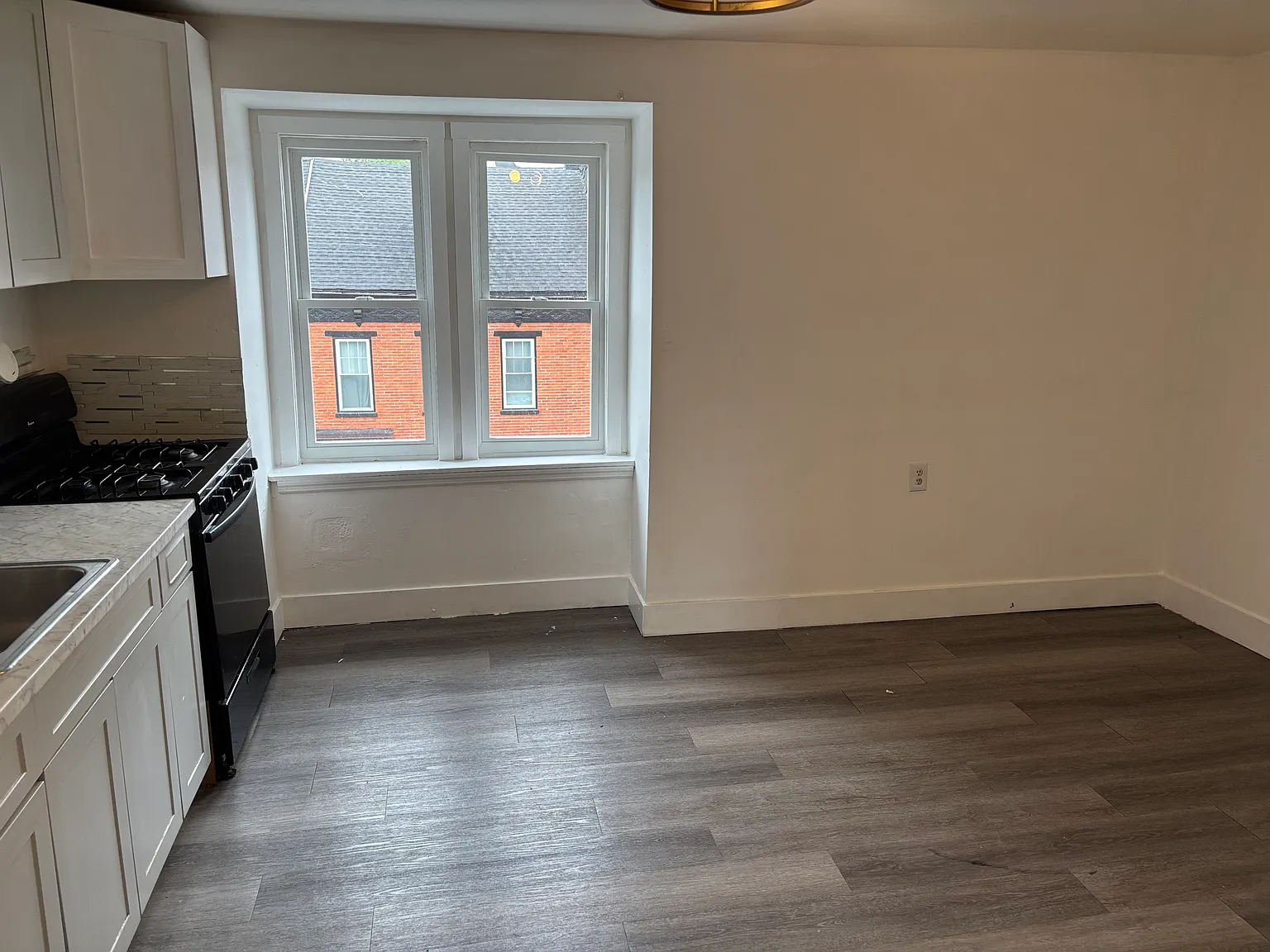 Studio, 700 sqft, $650 — Photo 3