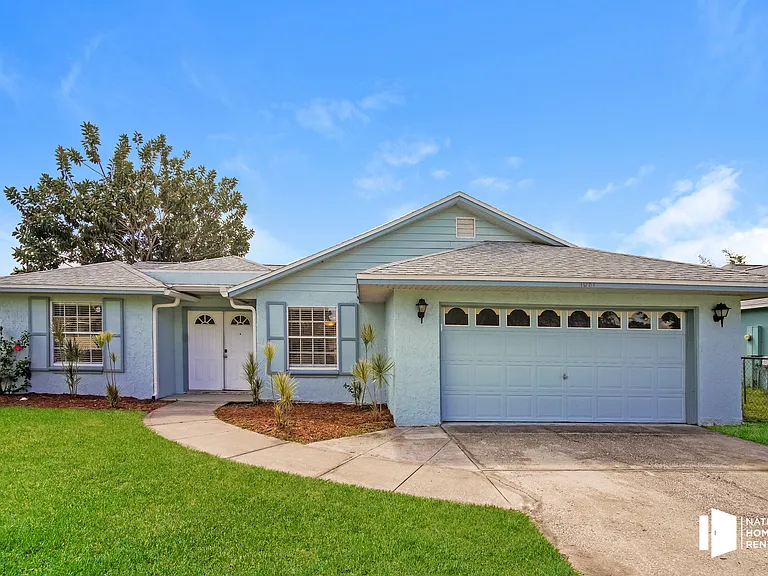 1081 Gary Dr — Photo 3