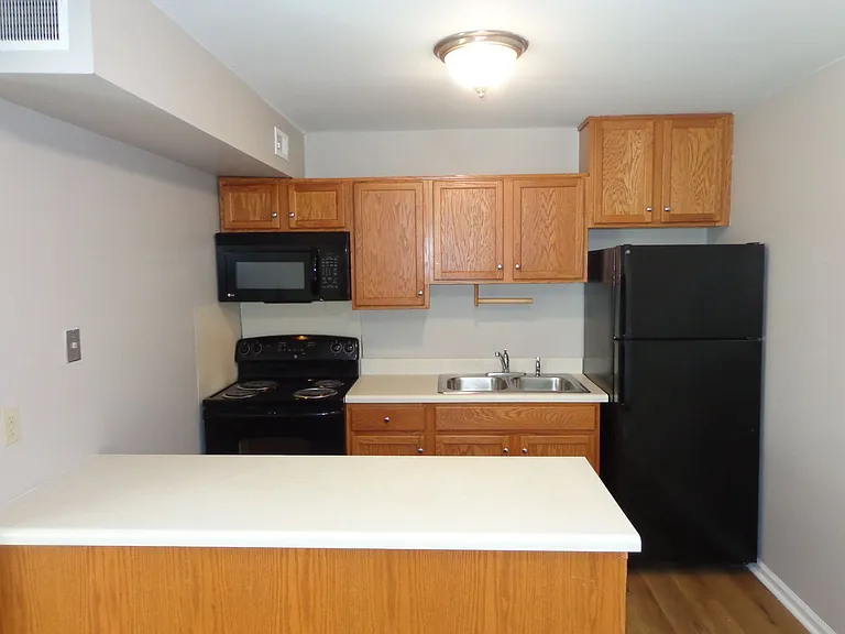 Yorktown Village Apartments — Photo 10