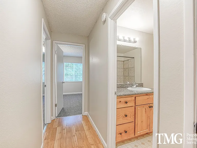 Cambria Apartments — Photo 18