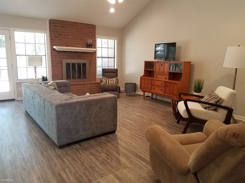 living room vaulted ceiling