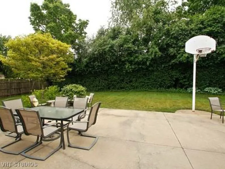 301 W Golf Rd — Photo 9