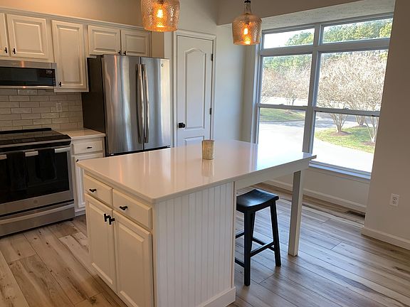4th image of 48375 Surfside Dr