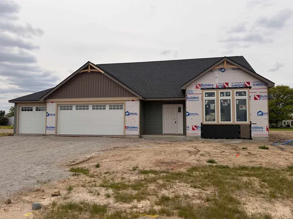 5035 Chickadee Dr, Woodburn, IN 46797
